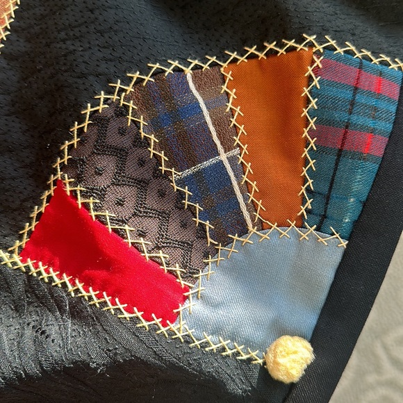 Beautiful hand sewn quilt. Every part is hand sewn including the binding. - Picture 4 of 14